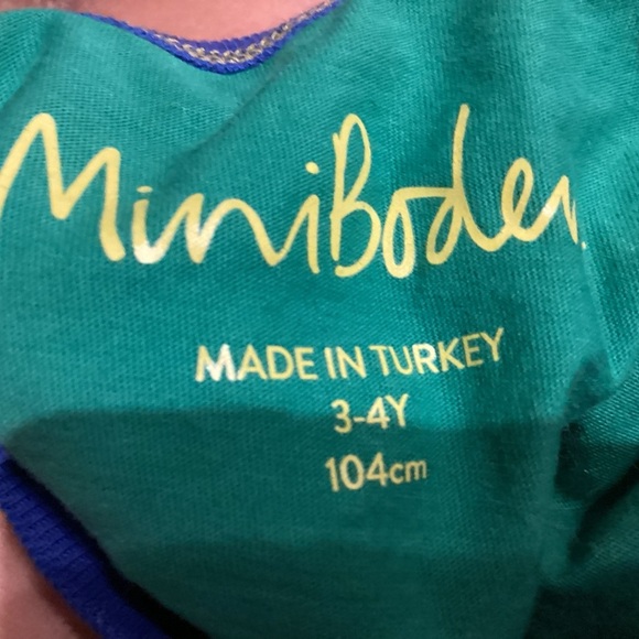 Mini Boden Green Tee with Giraffe and Ice Cream Design - Picture 2 of 3